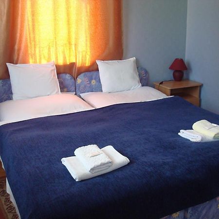 Hotel Arany Trofea Eger Rum bild