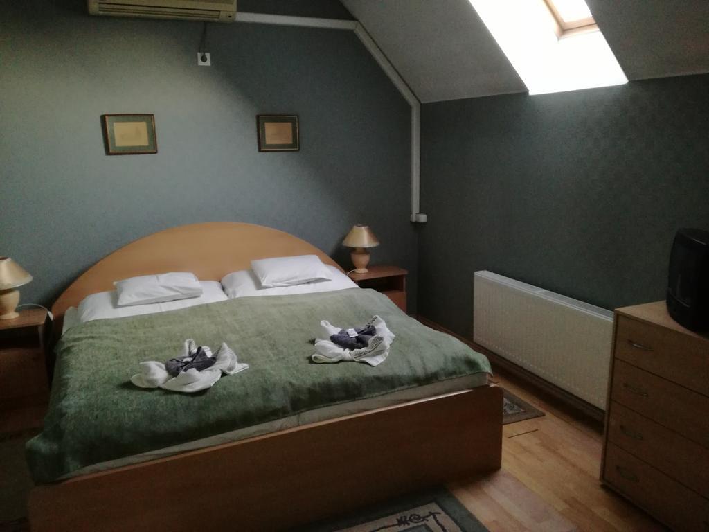 Hotel Arany Trofea Eger Exteriör bild