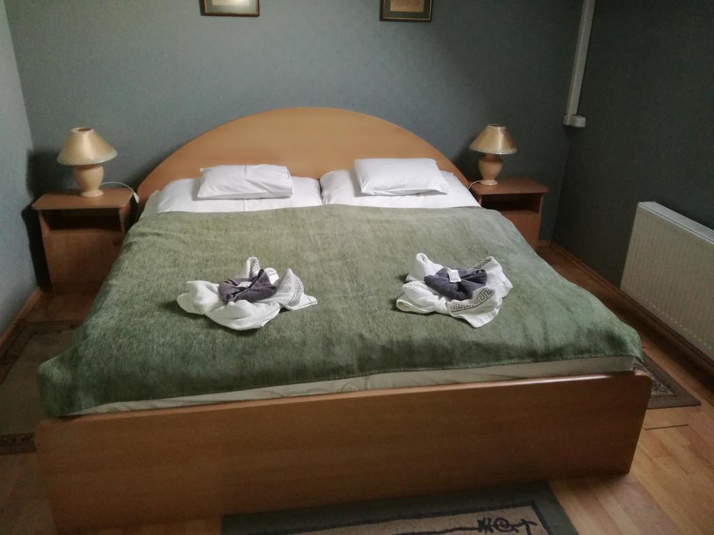 Hotel Arany Trofea Eger Exteriör bild
