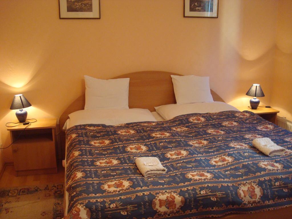 Hotel Arany Trofea Eger Exteriör bild