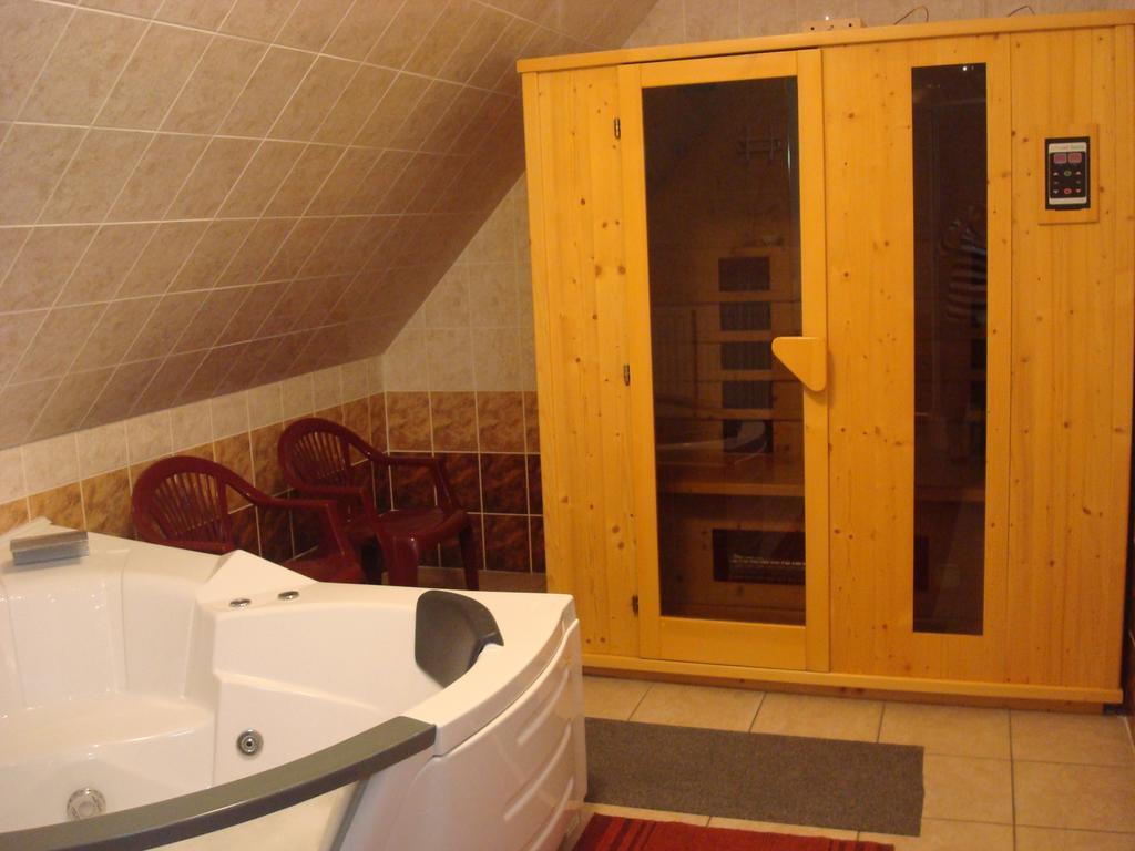 Hotel Arany Trofea Eger Exteriör bild