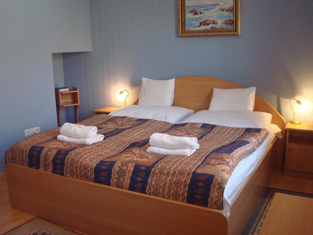Hotel Arany Trofea Eger Exteriör bild
