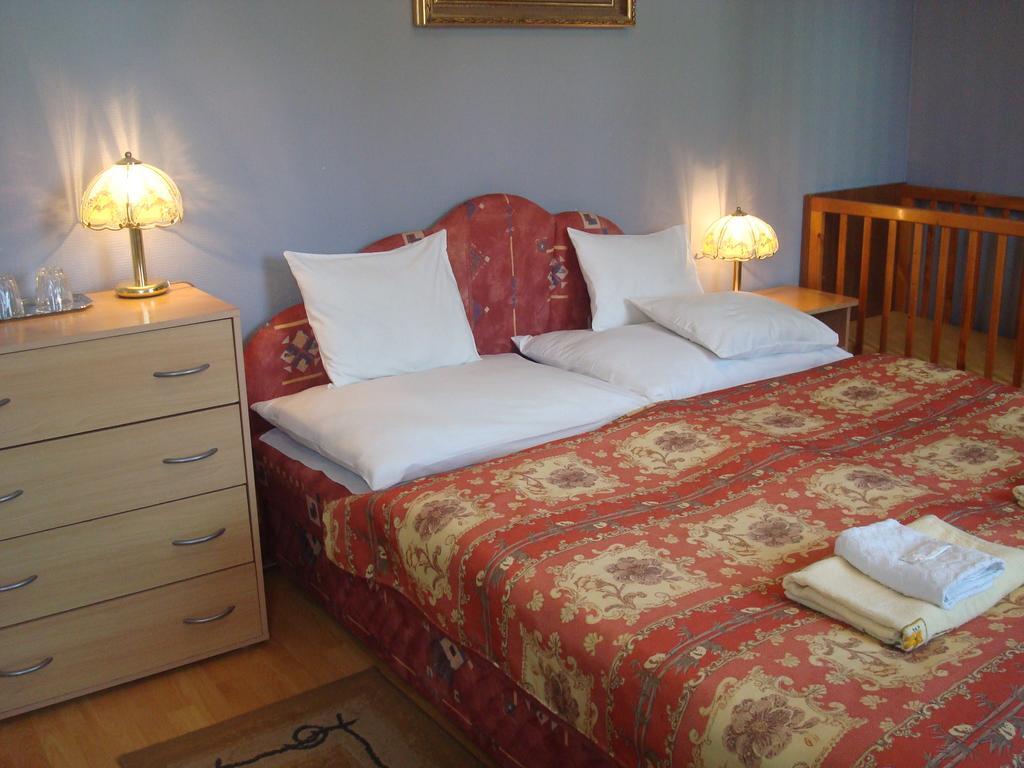 Hotel Arany Trofea Eger Exteriör bild