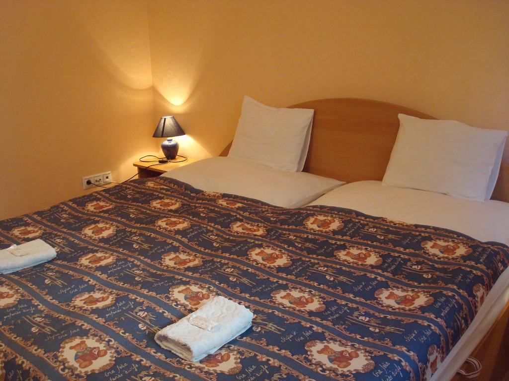 Hotel Arany Trofea Eger Exteriör bild