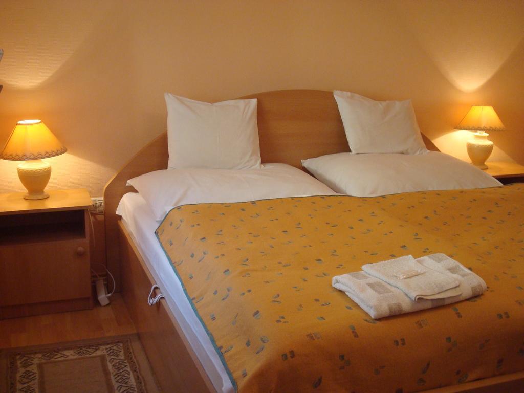 Hotel Arany Trofea Eger Exteriör bild