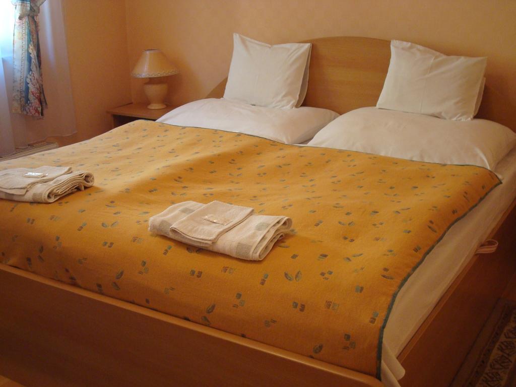 Hotel Arany Trofea Eger Exteriör bild